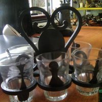 Шест стъклени чашки с поставка сувенир от Австрия, снимка 2 - Антикварни и старинни предмети - 36734037