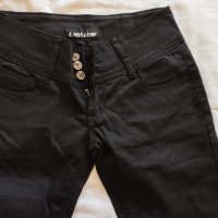 Дамски черен панталон, 26 размер, снимка 2 - Панталони - 44049957