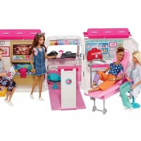 Barbie Мобилна клиника - игрален комплект с линейка FRM19, снимка 3 - Коли, камиони, мотори, писти - 32386301