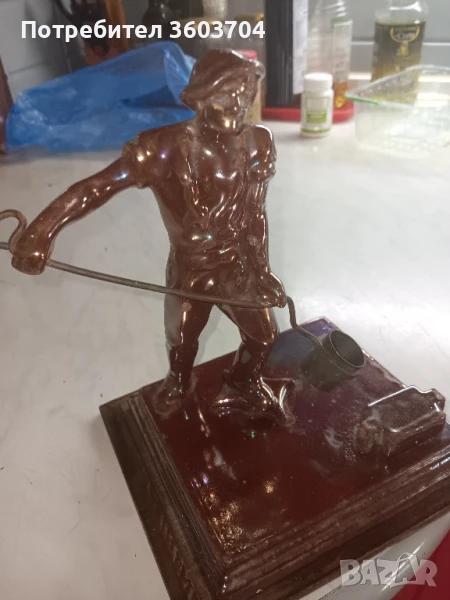 стара статуетка, снимка 1