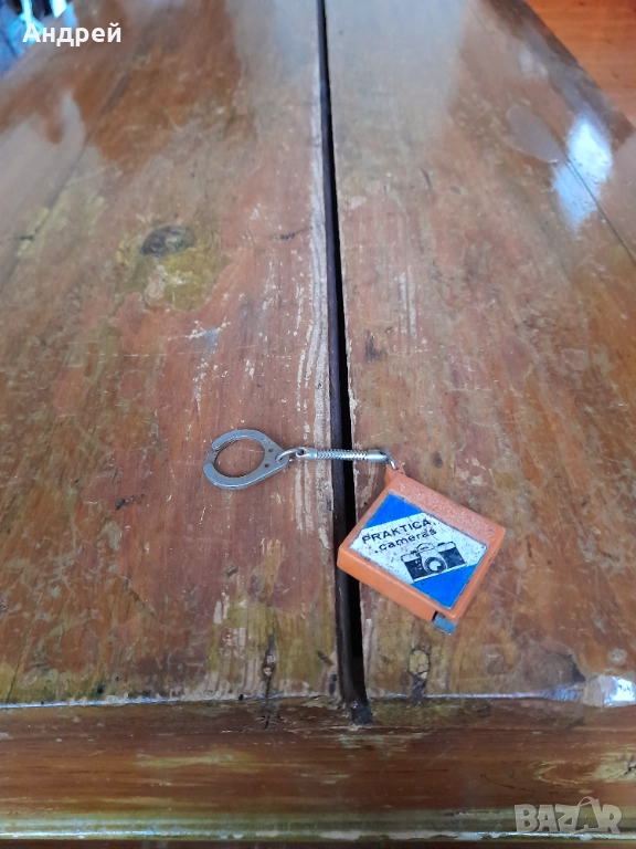 Стар ключодържател,ролетка Фотоапарати Praktica, снимка 1