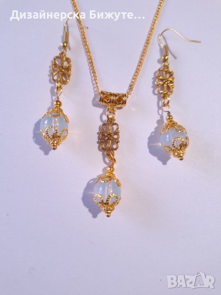 Прекрасен комплект бижута обеци и колие със скъпоценни камъни Опал и филигранни орнаменти цвят злато, снимка 1