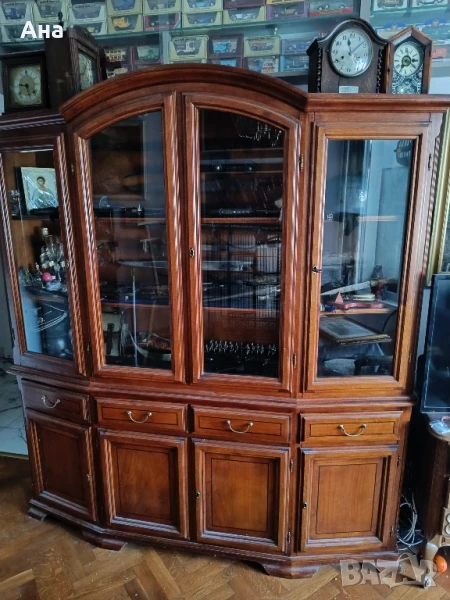 Масивна дървена витрина от две части , снимка 1