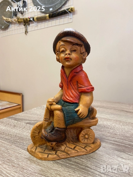 Статуетка от полистоун "Момче на колело", снимка 1