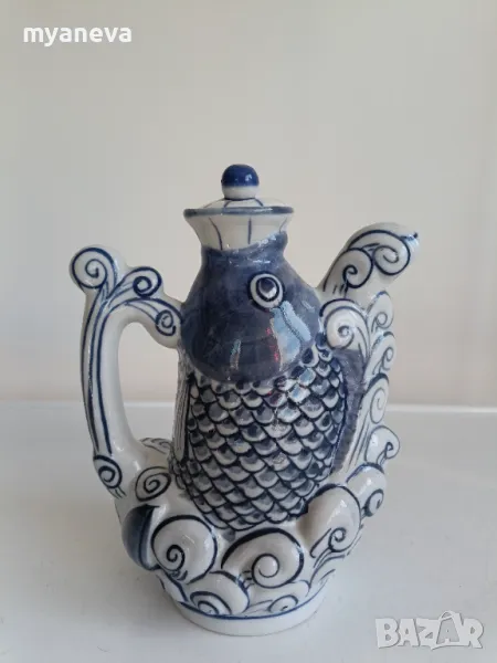 Азиатски, порцеланов чайник или бутилка за алкохол с формата на риба., снимка 1