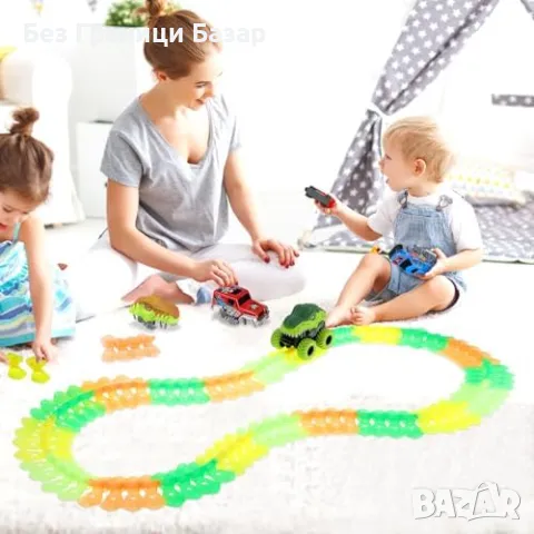 Нов Комплект динозавърски писта с LED автомобил – идеален подарък дете, снимка 2 - Образователни игри - 47981457
