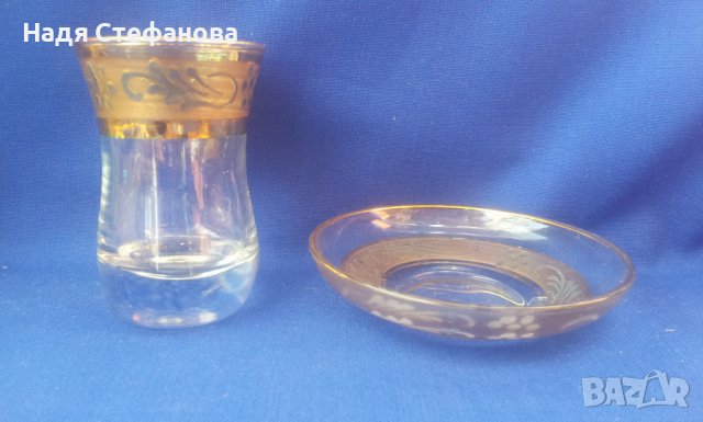 Сервиз чашки и чинийки, стъклени, златни кантове, шарки – 6 бр комплект, снимка 9 - Сервизи - 38057895