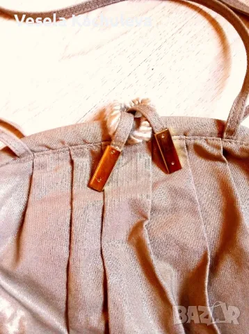 Продавам златиста чантичка , снимка 2 - Чанти - 50154154