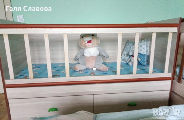 Запазено детско легло с матрак 