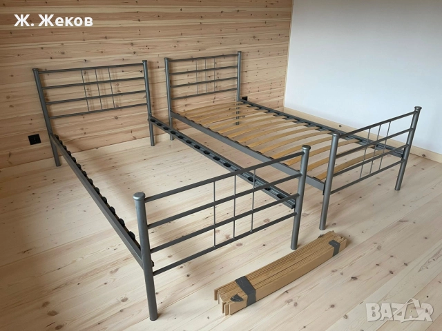 Две единични легла