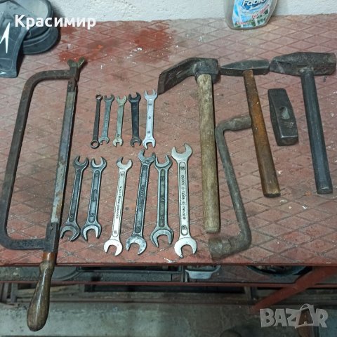 Гаечни ключове, пили и чук