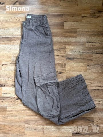 Cargo панталони, Pull and Bear, снимка 4 - Панталони - 53386429