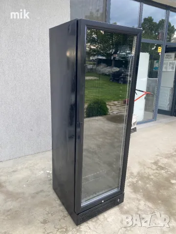 Черна Хладилна витрина 