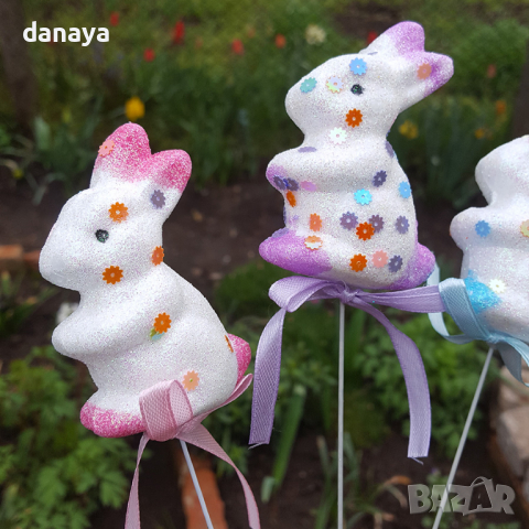 2844 Великденска украса Зайчета с брокат и панделка на пръчка, 3 броя, снимка 2 - Декорация за дома - 36503478