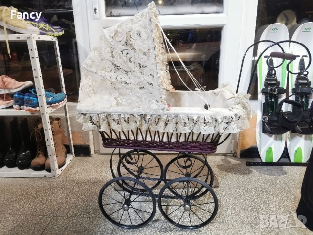 Стара количка за кукли, снимка 8 - Антикварни и старинни предмети - 43605794