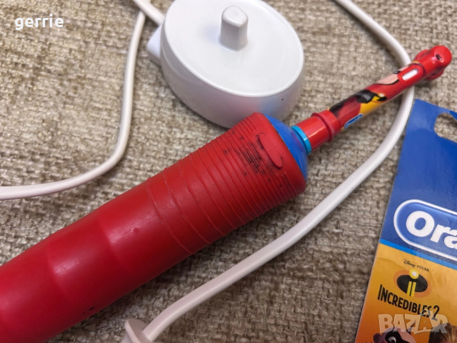 Електрическа четка за зъби Oral-B, снимка 2 - Други - 52869617