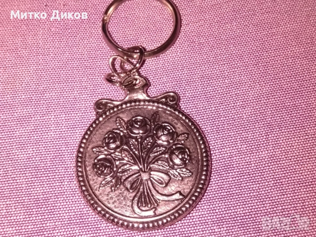 метален ключодържател с изображение на двореца Шьонбрун във Виена, снимка 2 - Колекции - 53071631