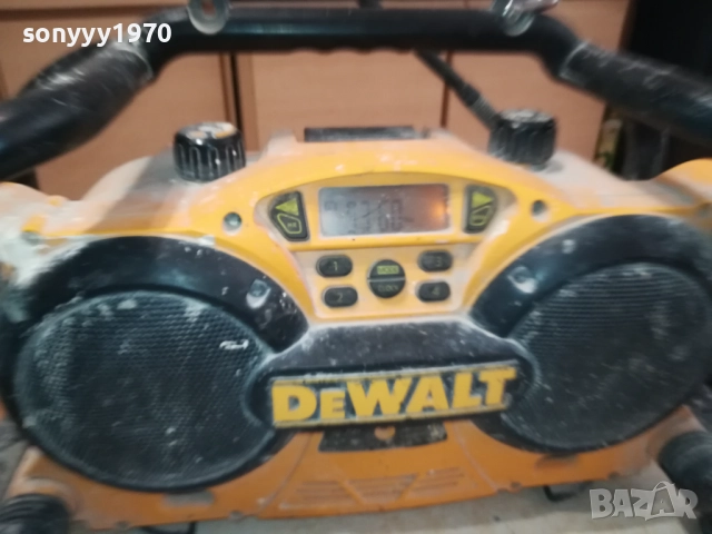 СТРОИТЕЛНО РАДИО DEWALT-220В 2209251133, снимка 9 - Радиокасетофони, транзистори - 51793030
