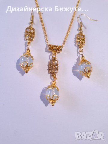 Прекрасен комплект бижута обеци и колие със скъпоценни камъни Опал и филигранни орнаменти цвят злато