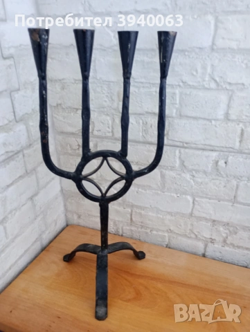 Стар свещник от ковано желязо среден