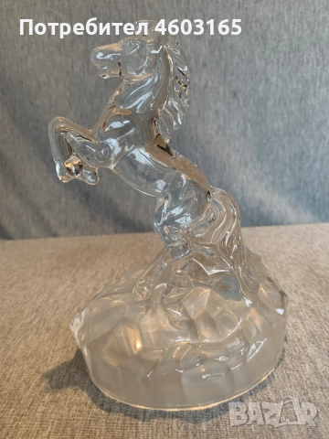 Кристална фигурка на кон