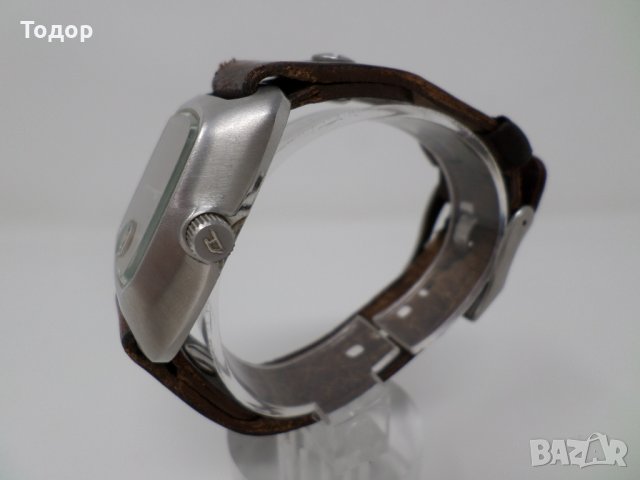 Дамски кварцов часовник DIESEL със стоманена каса, снимка 4 - Дамски - 28113549