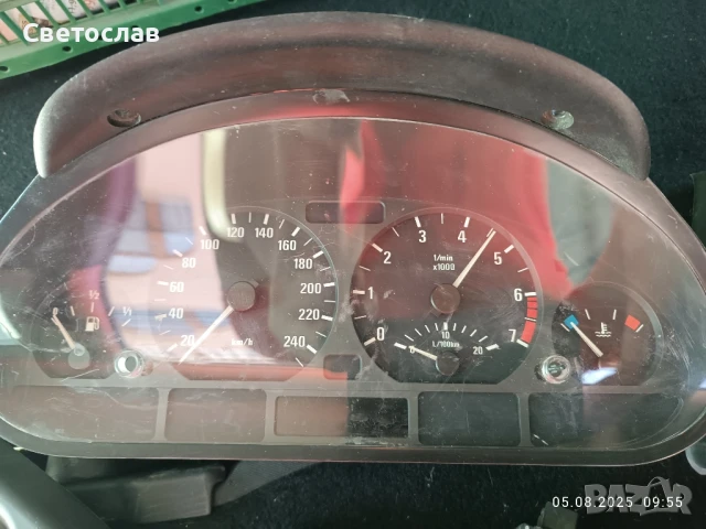 задни светлини и скоростомер за БМВ 318, снимка 3 - Части - 51257307