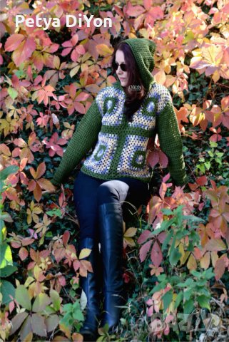 Дамска плетена блуза с качулка