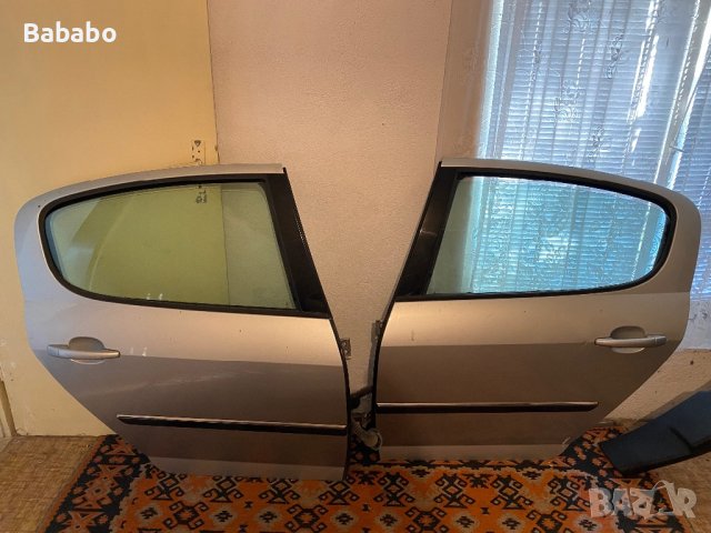 Продавам врати за Пежо 407