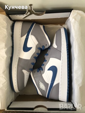 Маратонки оригинални NIKE AIR JORDAN 1 MID WHITE TRUE BLUE GREY, снимка 11 - Детски маратонки - 43386433