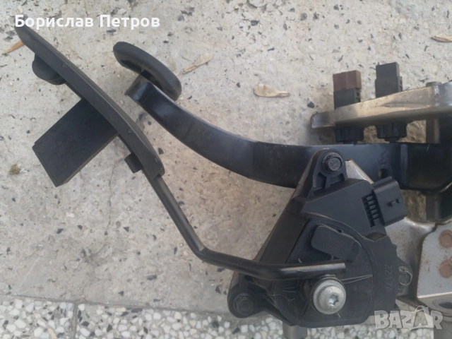 Продавам педал газ Нисан, снимка 2 - Части - 52942029
