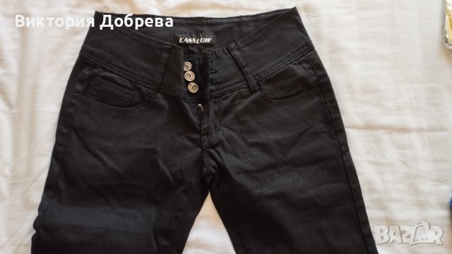 Дамски черен панталон, 26 размер, снимка 2 - Панталони - 44049957