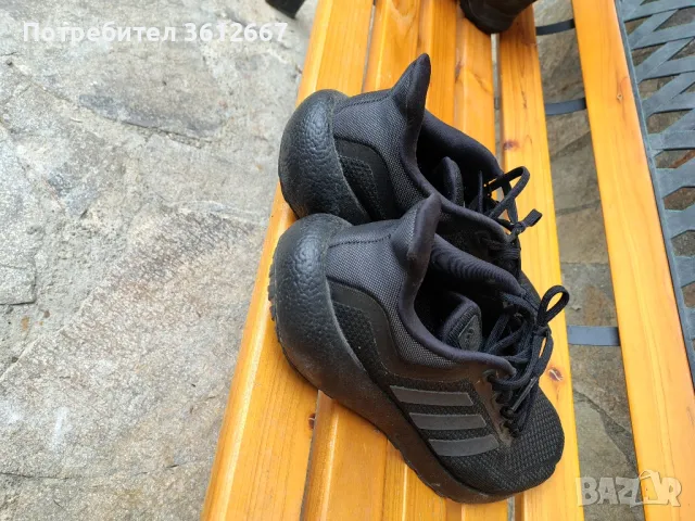 Маратонки Adidas и Reebok номер 44 и Under Armor номер 45.