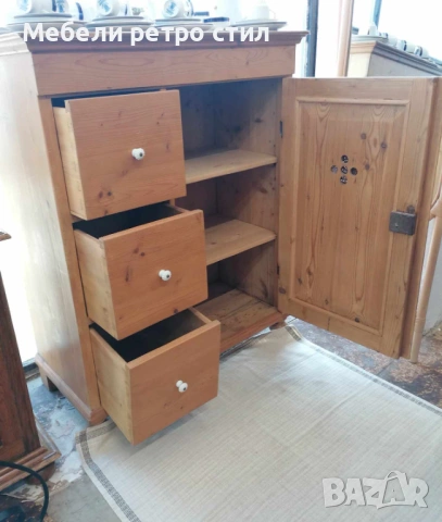 Оригинален винтидж шкаф за хляб ''Brotschrank''  от масивен бор. Автентичен модел., снимка 2 - Шкафове - 53493638