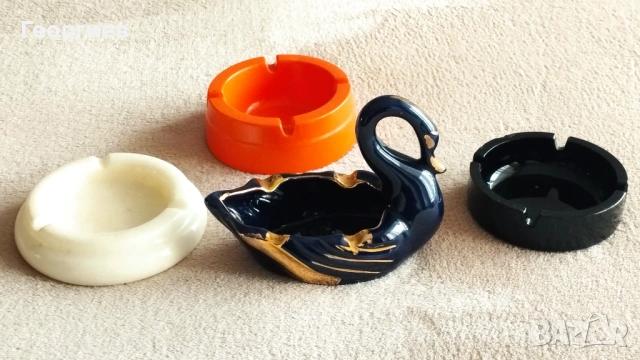 Манерки Инокс,Пепелници черно стъкло,бял мрамор и пластмасов,порцеланов,Стари самобръсначки,месинг., снимка 3 - Други - 28159441