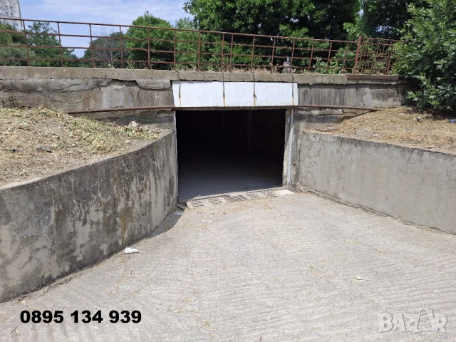 Гараж 18 кв.м под наем на ъгъла на Цар Освободител с хан Аспарух, снимка 1