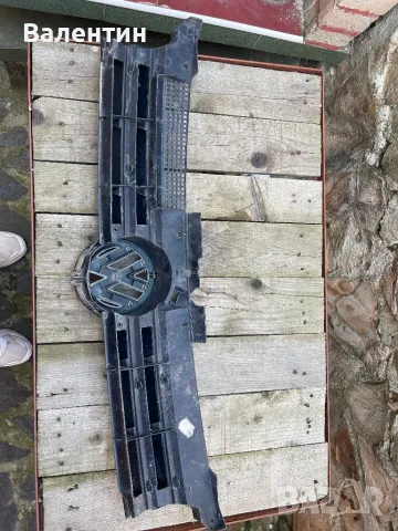 Решетка предна Голф 4, снимка 2 - Части - 49243940