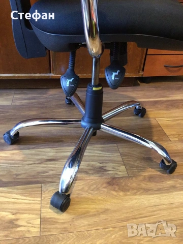 Офис стол - черен, снимка 3 - Столове - 53210323