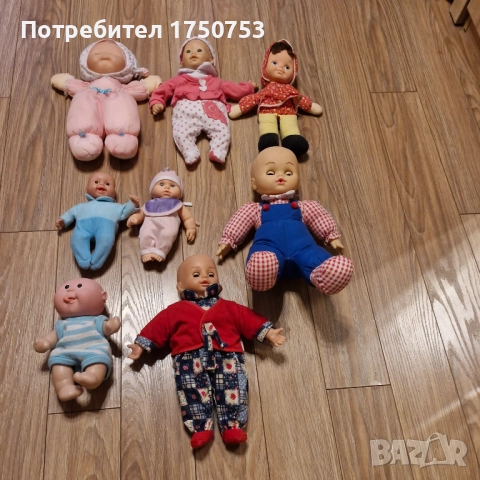 9 броя кукли , бебета с аксесоари