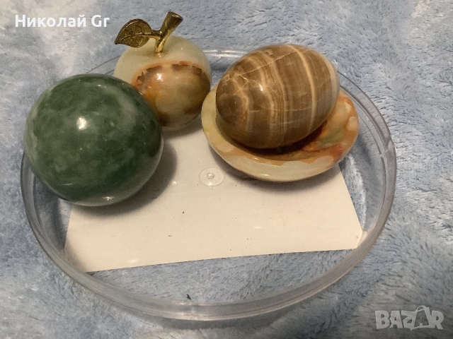 Комплект яйца  ябълка и поставки  камък    Флуоритова  топка останалото  е нефрит цена за 4 броя