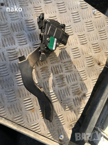 Педал за газ Пасат 5.5 2003 г.-2.0 бенз.116 коня