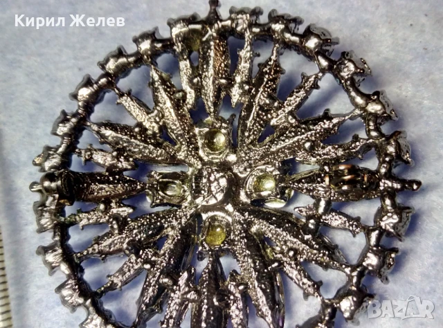 СТИЛНА СРЕБРИСТА КРИСТАЛНА БРОШКА с НУЖДА от НОВА ИГЛА ПОДХОДЯЩА и За МЕДАЛЬОН 48786, снимка 5 - Други - 51277863