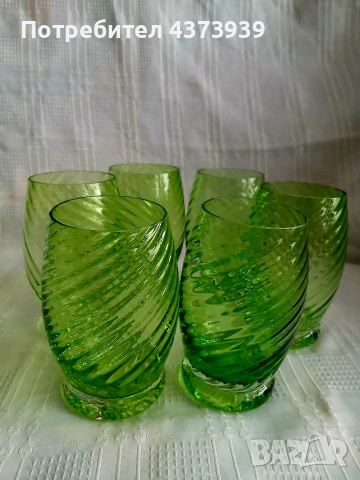 Сервиз от зелено стъкло, снимка 2 - Други ценни предмети - 53052042