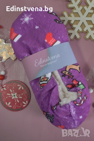Коледни пухкави пантофи в лилаво с ефектен принт, снимка 2 - Пантофи - 52572775