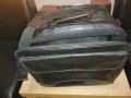 Продавам отлична черна кожена чанта за лаптоп 13-14",TARGUS, снимка 7