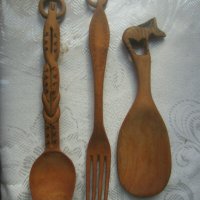 3 бр стари дървени лъжици и вилица с дърворезба, снимка 2 - Други - 33662534