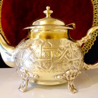 Марокански бронзов чайник,кана Royal Manchester, снимка 1 - Антикварни и старинни предмети - 39553445