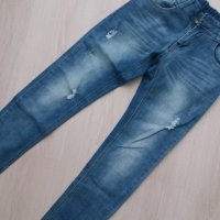 СТРАХОТНИ дънки с накъсан ефект за възраст 12 години , снимка 2 - Детски панталони и дънки - 26315387