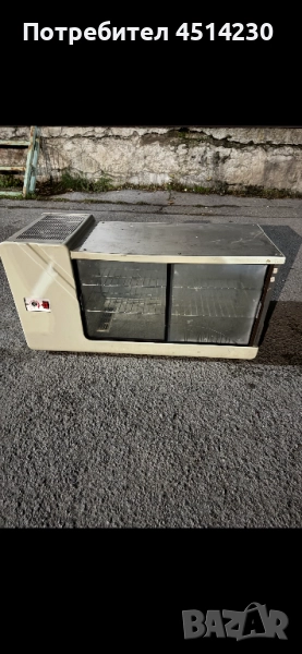 Хладилна витрина със стъклени плъзгащи врати – работеща, подходяща за магазин/кафе, снимка 1