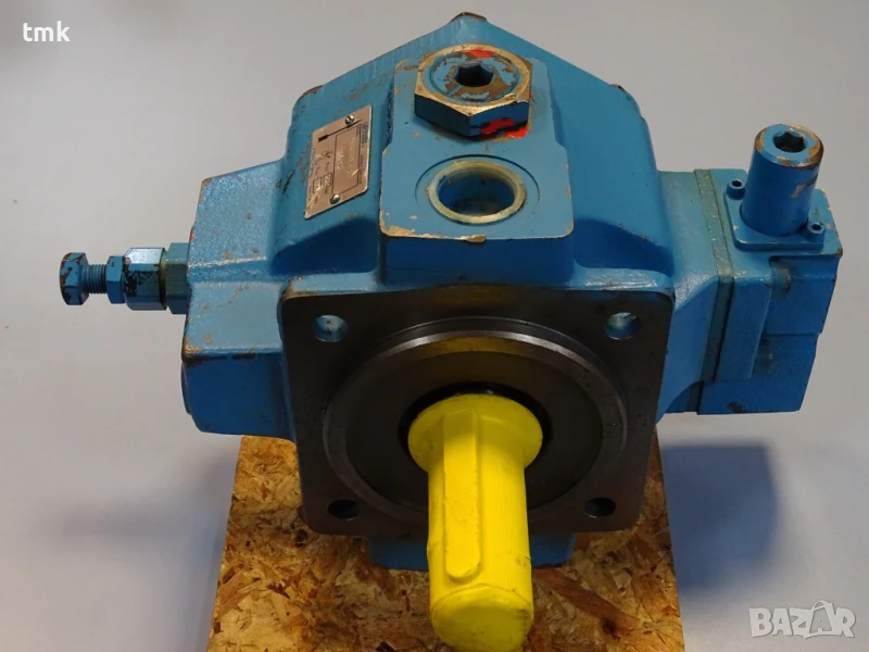 Хидравлична помпа Vickers VVB050R RW12 CBW12 Hydraulic variable vane pump 140Bar, снимка 1